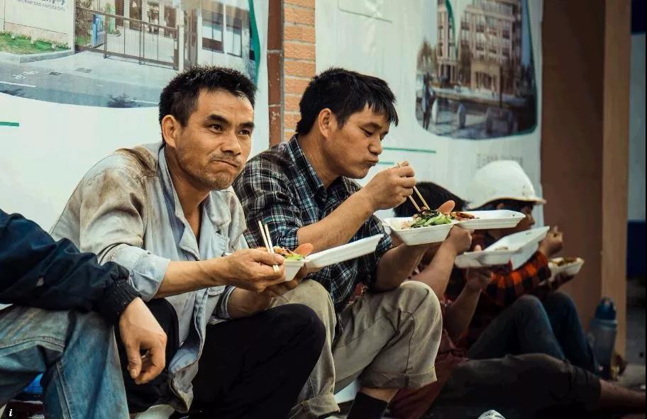 又馬上到年底了，我們做裝修的，一年能賺多少錢？